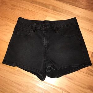 Black Levi’s shorts